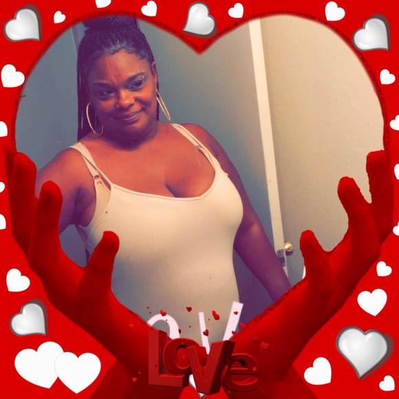 Profile Picture of Stephanie Blocker (@stephanieblocke) on Poshmark