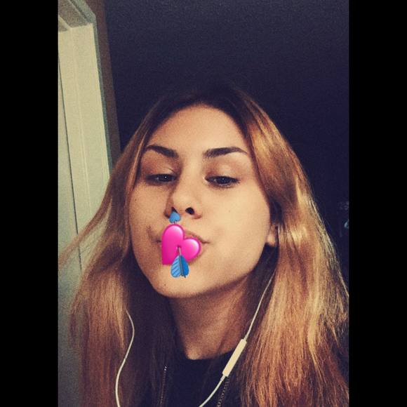 Profile Picture of Denise Moessner (@denise58748) on Poshmark