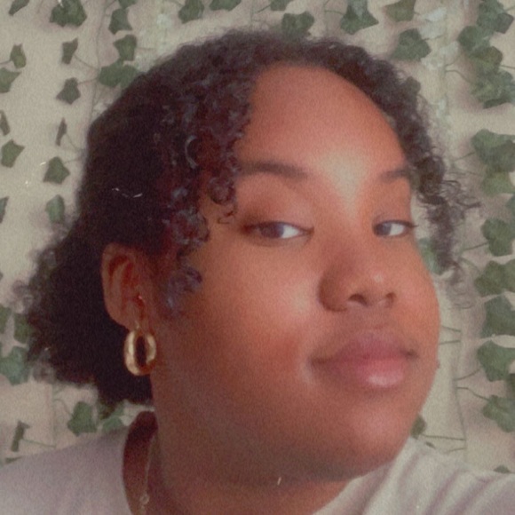 Profile Picture of Simone “som” Lake (@som_lk) on Poshmark