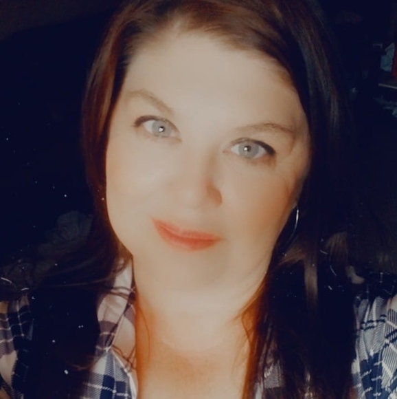 Kylee Christofferson - Poshmark Profile Picture of Kylee Christofferson (@kylee23) on Poshmark