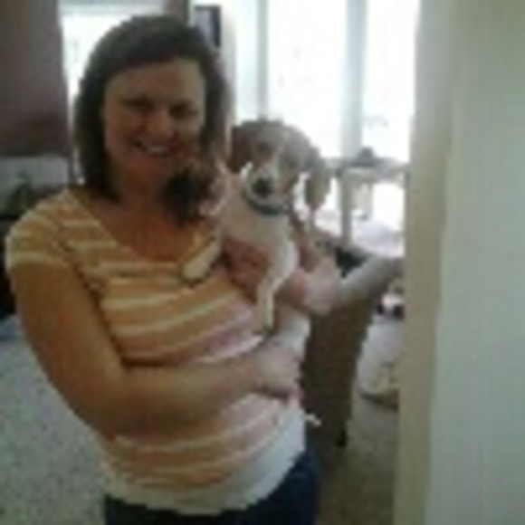 Profile Picture of Debbie Daniel (@dadaniel) on Poshmark
