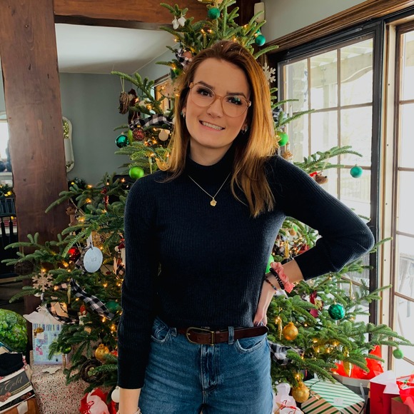 Profile Picture of Erika Poredos (@erikaporedos) on Poshmark