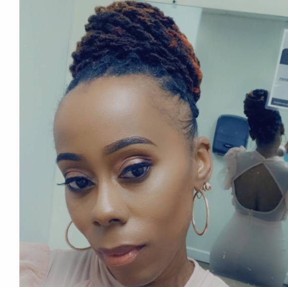 Nikki Holmes - Poshmark Profile Picture of Nikki Holmes (@nikkiholmes76) on Poshmark