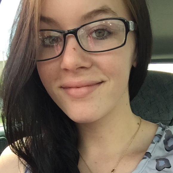 Profile Picture of Devon Donavan (@devooooon) on Poshmark