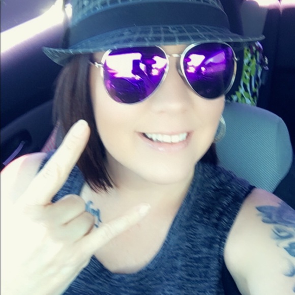 Robynn Howell - Poshmark Profile Picture of Robynn Howell (@robynnhowell) on Poshmark