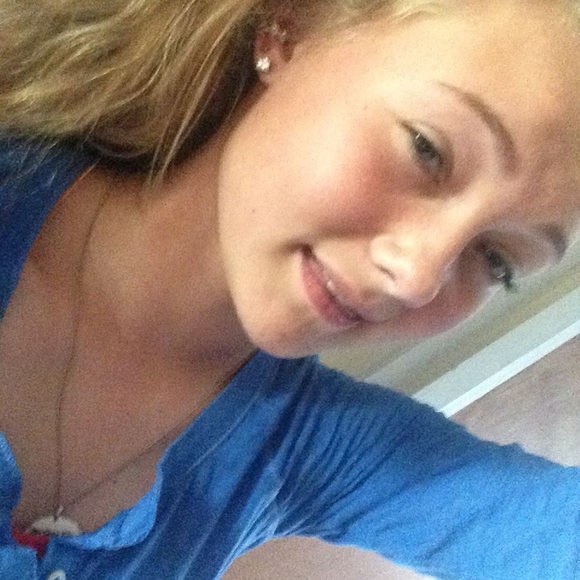 Profile Picture of Haley Carrier (@haleycarrier) on Poshmark