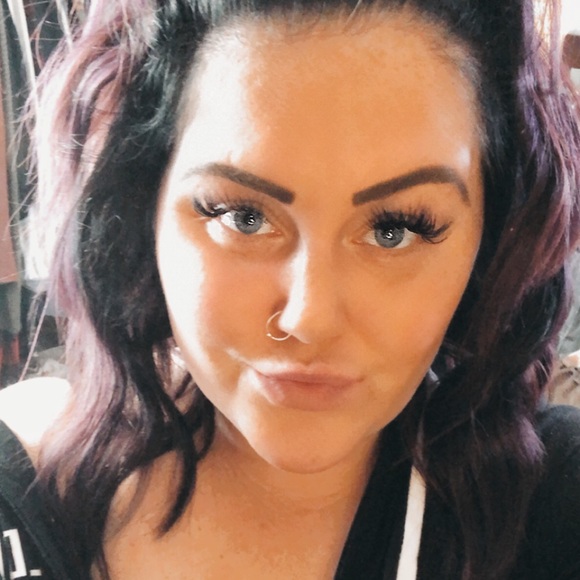 Profile Picture of Brittney Sladick (@brittneyerin) on Poshmark