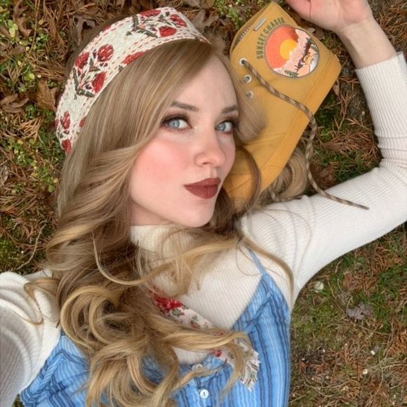 Profile Picture of Holly Berardo (@hollyberardo) on Poshmark