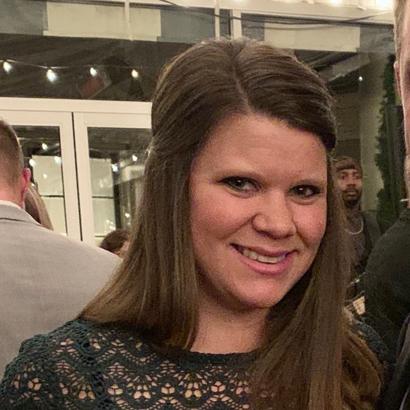 Profile Picture of Kimberly Windisch (@keh0414) on Poshmark