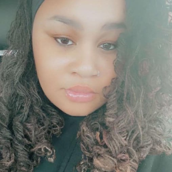 Profile Picture of Eboni Smarr (@edixdsmarr) on Poshmark