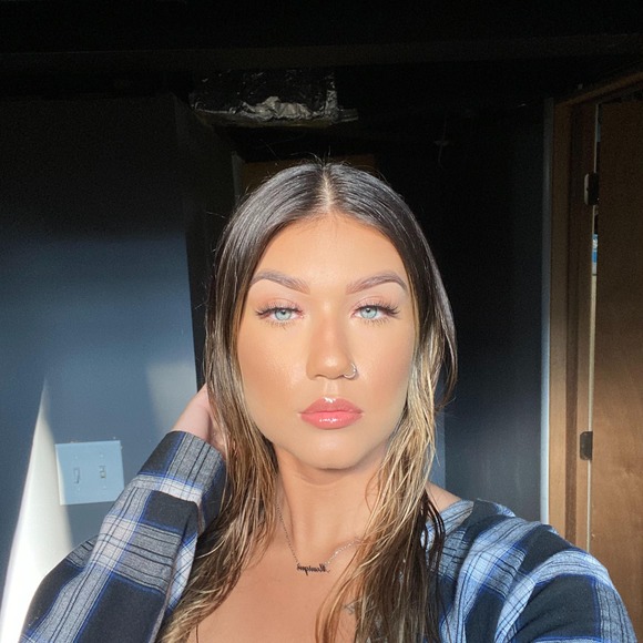 Profile Picture of Monique Gaudet (@moniqueg2) on Poshmark