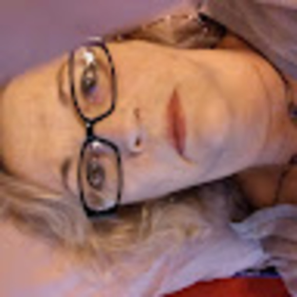 Profile Picture of Lollie Lollie (@lollieamber1948) on Poshmark