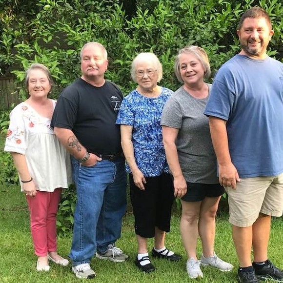 Profile Picture of Robin Bell (@robin_1963) on Poshmark