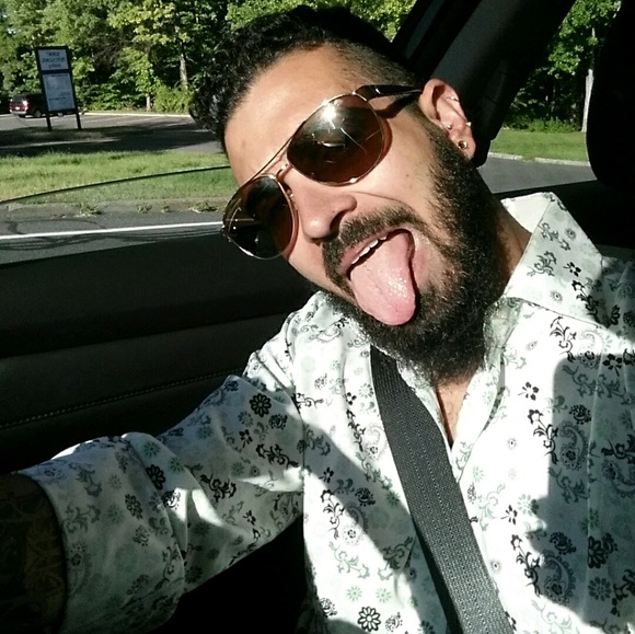 Profile Picture of Avraham Sharaby (@avsha531) on Poshmark