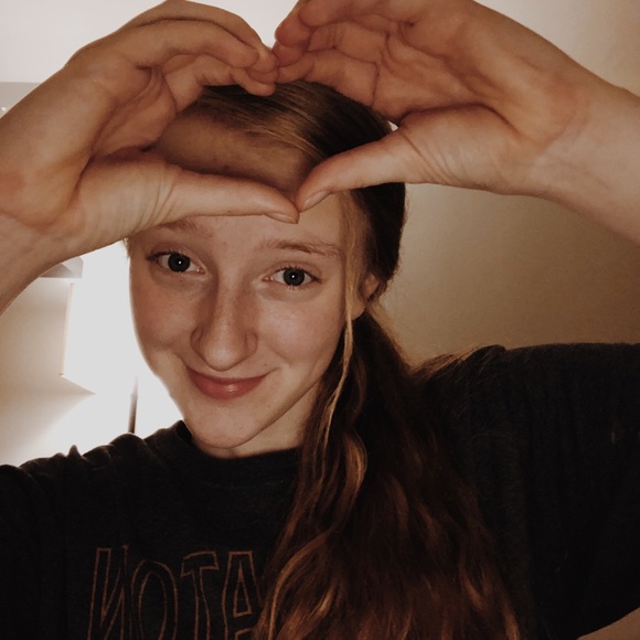 Profile Picture of Claire Barlar (@clairebarlar) on Poshmark