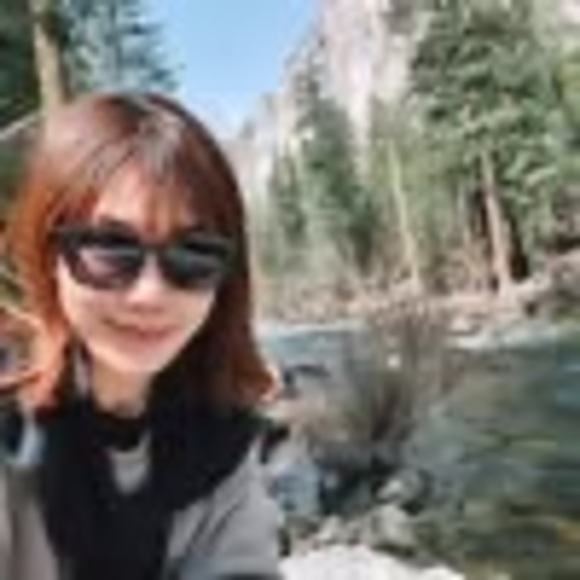 Profile Picture of Vicki hsu Hsu (@veayai) on Poshmark