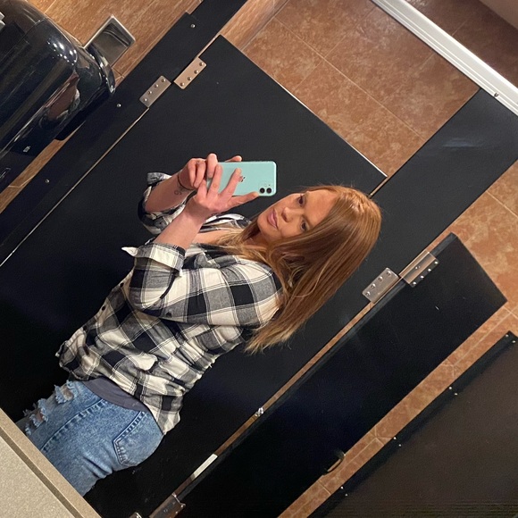 Profile Picture of Alisha Hogan (@alishaamariie23) on Poshmark