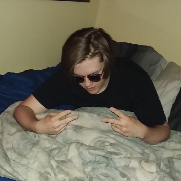 Profile Picture of Kingdon16 (@gfavareli) on Poshmark