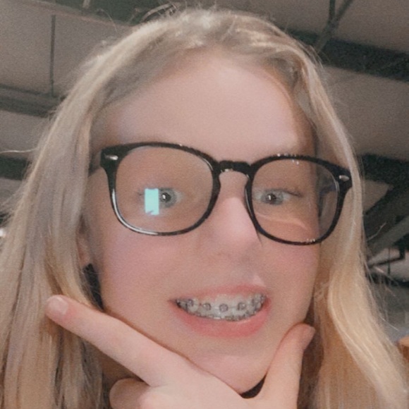 Profile Picture of Ella Kern (@kayleekern809) on Poshmark