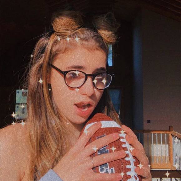 Profile Picture of Adrianna Laflower (@adriannalaflowe) on Poshmark
