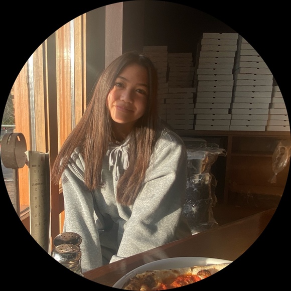Profile Picture of Kimi Decastro (@ptc_kimi) on Poshmark
