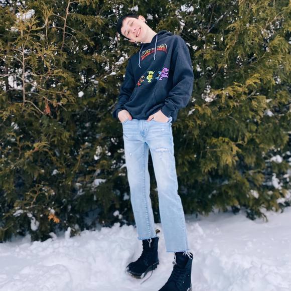 Profile Picture of Jonah Peck (@jonah_peck) on Poshmark