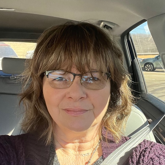 Profile Picture of Paula Barden (@paula_barden) on Poshmark