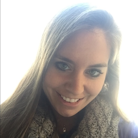 Profile Picture of Jenna Chase (@jchase12) on Poshmark