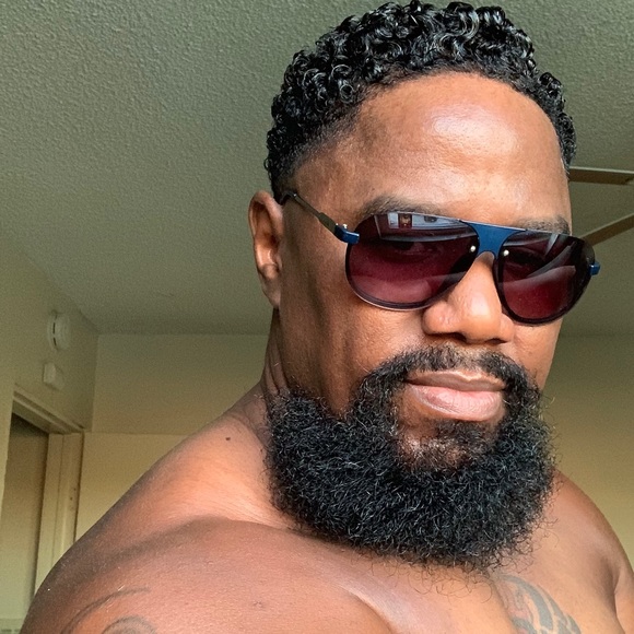 Profile Picture of James Eric (@hardwearz) on Poshmark
