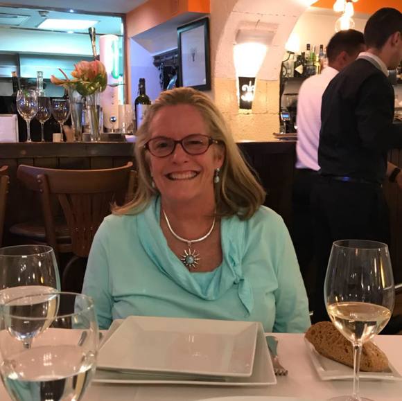 Profile Picture of Lisa Smyth (@brewstiee) on Poshmark