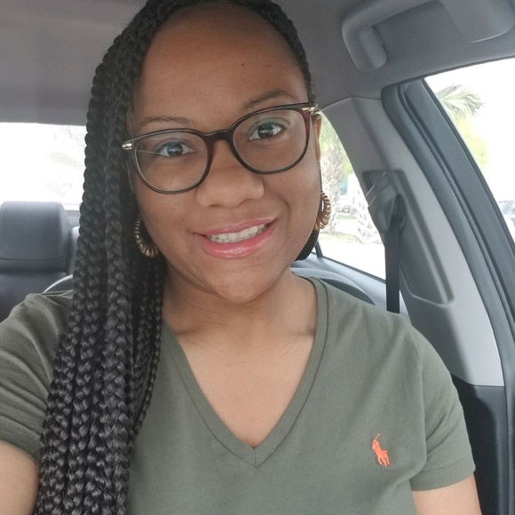 Profile Picture of Monica Edwards (@mqedwards1) on Poshmark