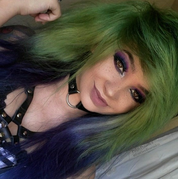 Profile Picture of Paige Ponath (@myscrtdimension) on Poshmark