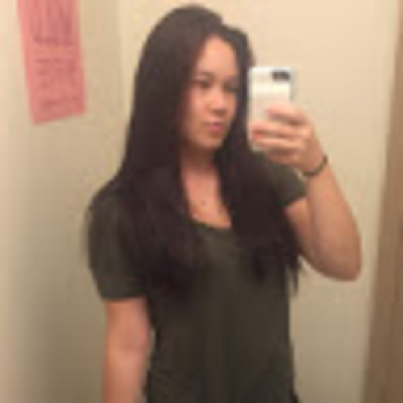 Profile Picture of Amanda Chin (@amandachin354) on Poshmark