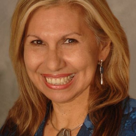 Elsa Malakoff - Poshmark Profile Picture of Elsa Malakoff (@elsamalakoff) on Poshmark