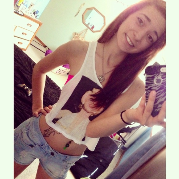 Profile Picture of Cortney Kuntz (@lovecortney) on Poshmark