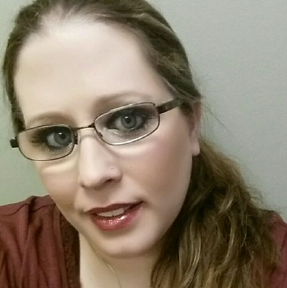 Profile Picture of Emily Deterding (@mrsmamad07) on Poshmark