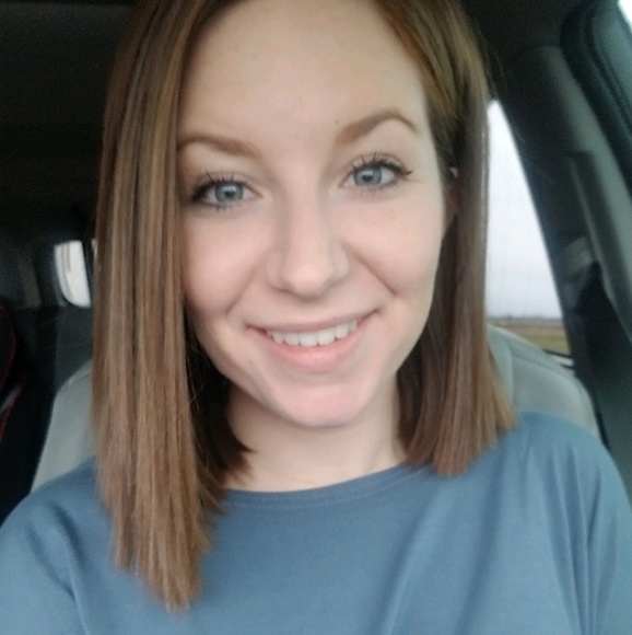 Profile Picture of Jessica Clause (@jessicaclause) on Poshmark