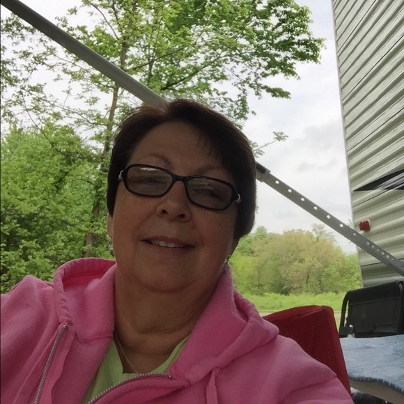 Profile Picture of Mary Mcaleavy (@marymcaleavy) on Poshmark