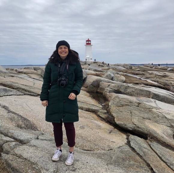 Profile Picture of Geneva Reid (@ao7greid) on Poshmark