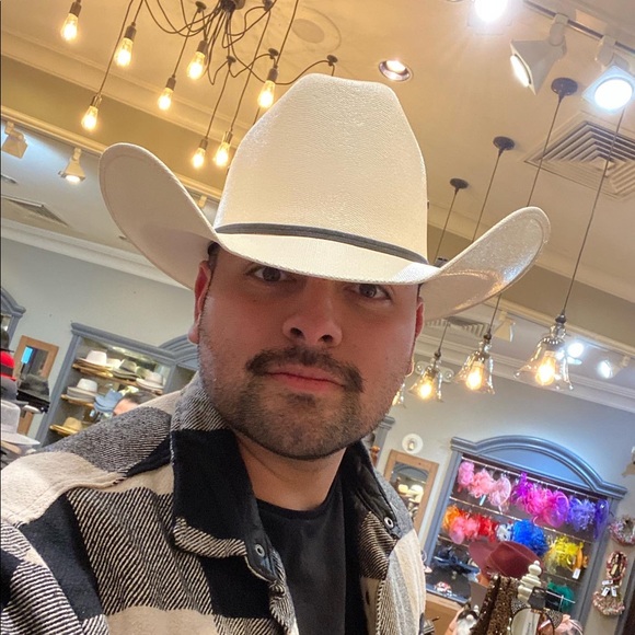 Profile Picture of Sean Lutz (@hankthetank1776) on Poshmark