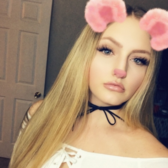 Profile Picture of Morgan Sinibaldi (@msinibaldi) on Poshmark