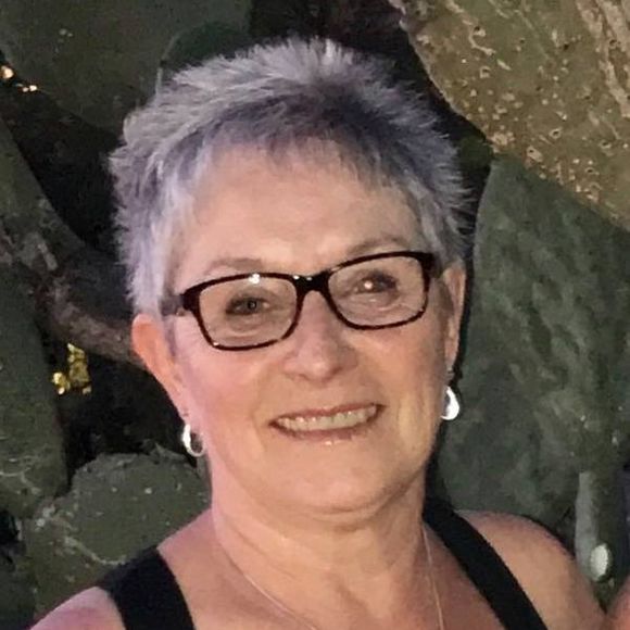 Profile Picture of Linda Schell murphy (@dandlmurphy) on Poshmark