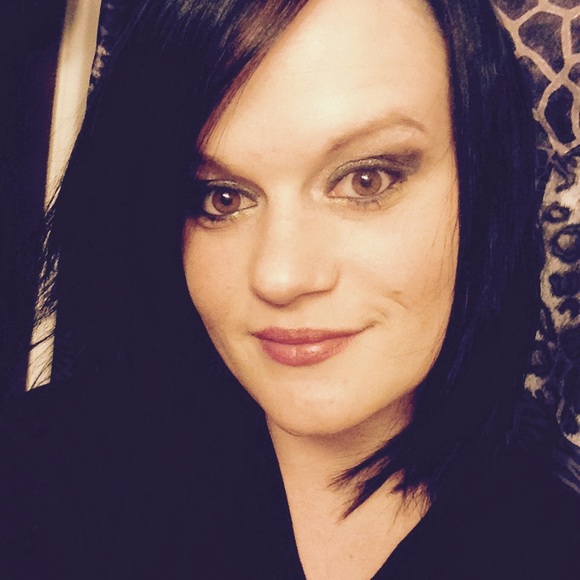 Profile Picture of Meagan Wiler (@meagannw) on Poshmark