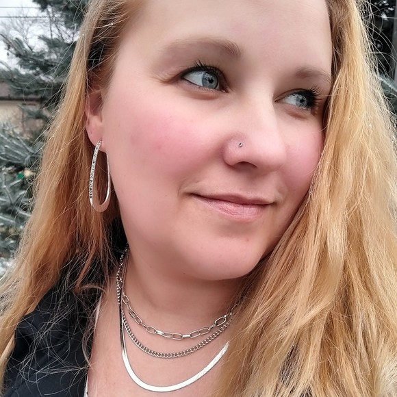 Profile Picture of Amanda Ruebensam (@naomi1964) on Poshmark