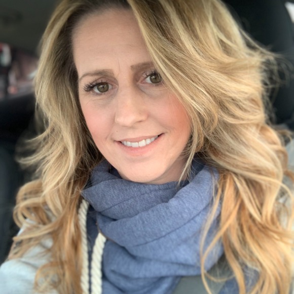 Profile Picture of Shannon Michael (@shannonmichael7) on Poshmark