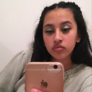 Profile Picture of Crystal (@Crystal__Varela) on Twitter