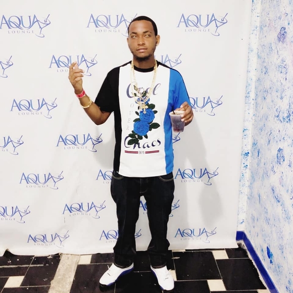 Umb ketron Springette - Poshmark Profile Picture of Umb ketron Springette (@umbkk) on Poshmark