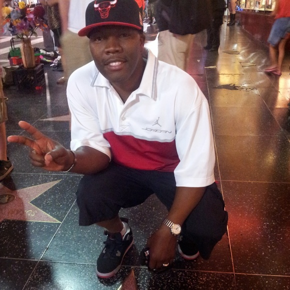 Profile Picture of Alphonso Thomas (@hustlehard2) on Poshmark