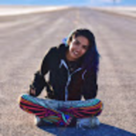 Profile Picture of Eshwari Murty (@eshwarimurty) on Poshmark