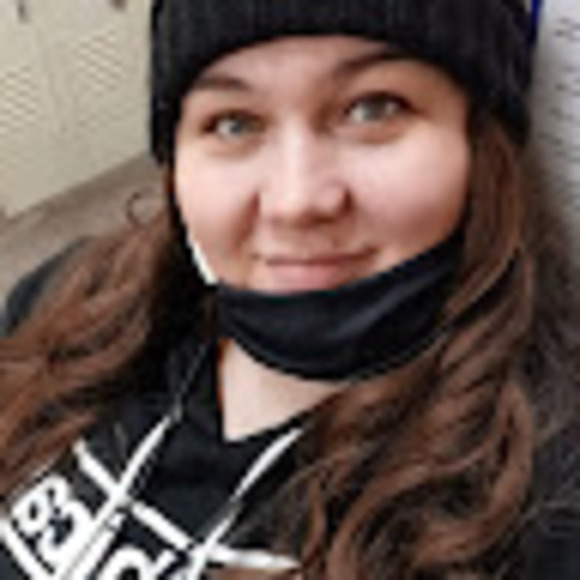 Profile Picture of Lacy Field-wolfs (@lfieldwolfs92) on Poshmark